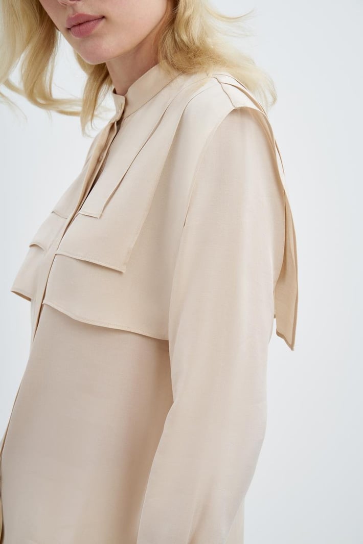 Zeynep Şule Kare Yakalı Gömlek