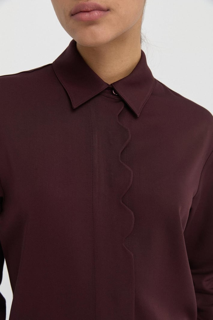 Zeynep Şule Dairesel Patlı Gömlek