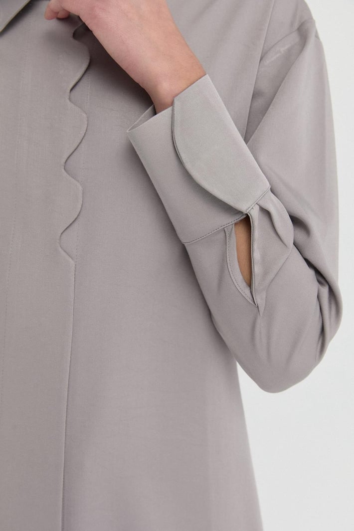 Zeynep Şule Dairesel Patlı Gömlek